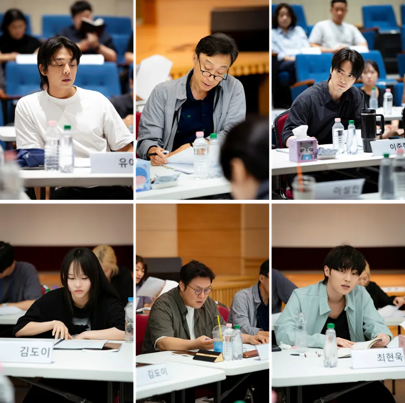 영화 뱀피르 출연진의 대본 리딩 사진 모음. 오른쪽 위가 이준혁이다.